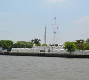 Fahrt auf dem Chao Phraya Fluss Bangkok