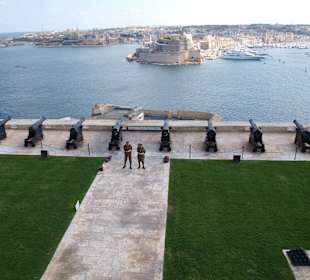 Saluting Battery und Ausblick auf den Hafen