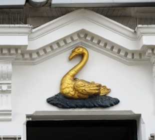 Der Goldene Schwan an der Fassade des Gasthauses