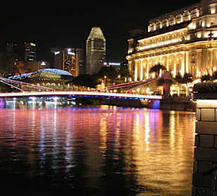 Singapore River mit Fullerton Hotel