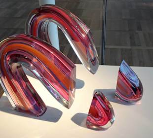 Exponate des Museums für Modernes Glas