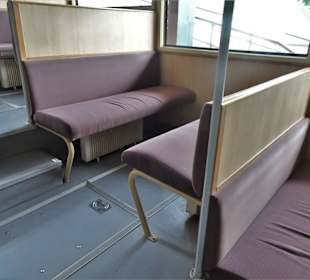 Blick in den Fahrgastraum der Bergbahn