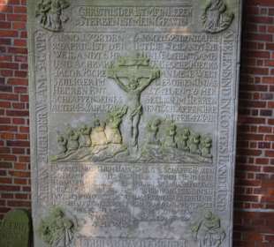 Epitaph an der Außenwand