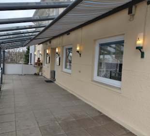 Die Veranda vor dem Restaurant Kreta