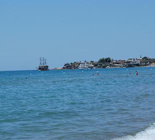 Widok na stare miasto z plaży wschodniej