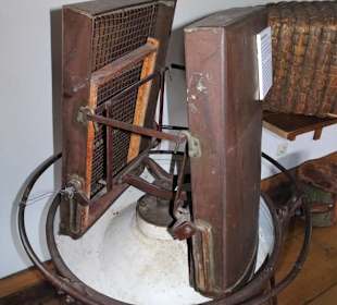 Honigschleuder im Bienenhaus des Museums