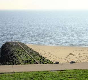 Blick von der Promenade auf das Wasser