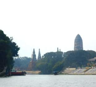 Flußfahrt um die Insel