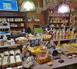 Rundgang durch das abendliche Village Artisanal