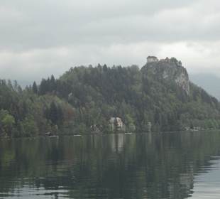 Odbicie zamku w jeziorze