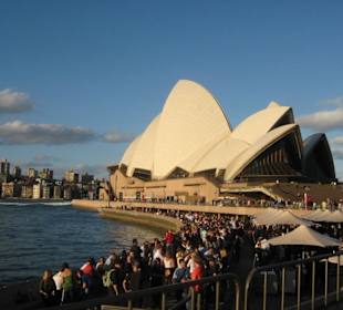 Перед представлением в театре. 