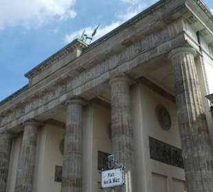 Brandenburger Tor: Blick vom Platz des 18. März