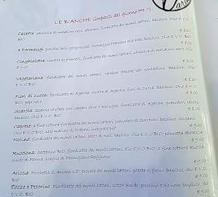 Karte mit weißen Pizzen