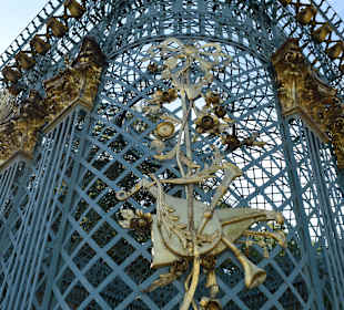 Pavillon neben dem Schloss