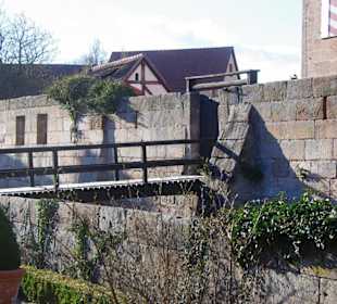 Brücke am Eingang