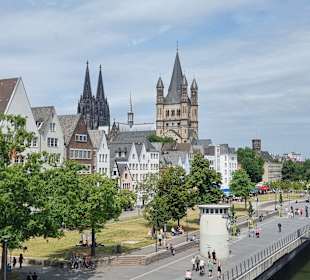 Pegelhäuschen und Rheinpromenade