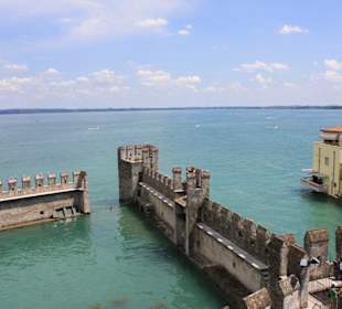 Blick von der Scaligerburg auf den Gardasee