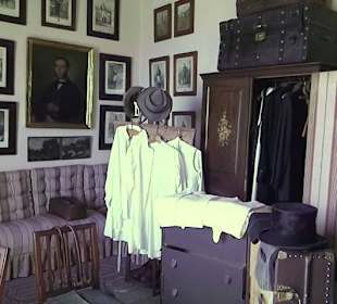 Ankleidezimmer des Hausherren