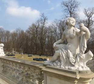 Unterwegs im Wilanów-Park (am Treppenabgang)