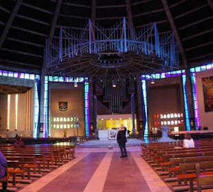 Platz für 2300 Personen und eine Tiefgarage!