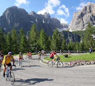 Radfahrer vor grandioser Kulisse