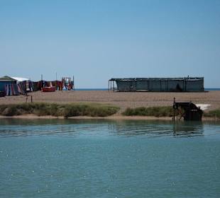 Shopping-Buden zwischen Meer und Fluss