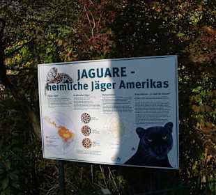 Infotafeln an den Gehegen