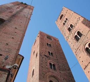 Wieze Starego miasta w Albenga