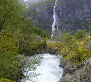 Wassermassen vom Briksdalsbreen