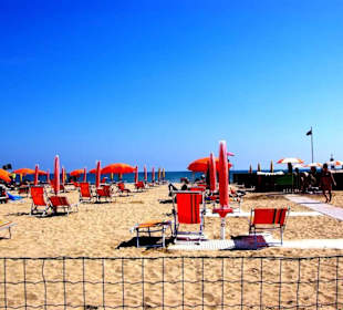 Entlang am Pluto-Strand