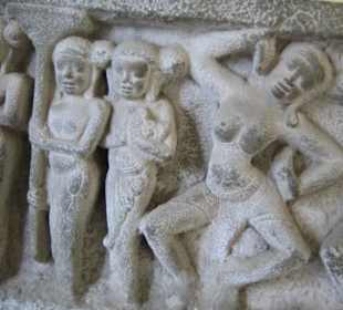 Tänzerinnen im Cham Museum.