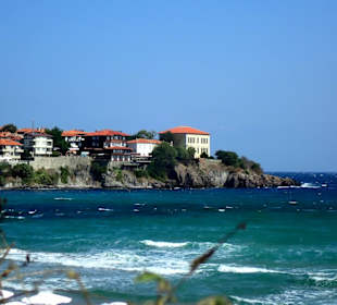 Blick vom Strand auf die Klippen