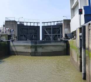 Eiderfahrt - Schleusendurchfahrt Eidersperrwerk