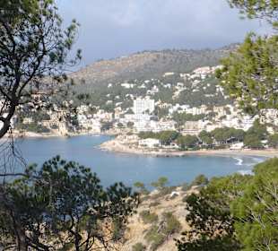 Weg nach Santa Ponsa: Blick auf Paguera und Strand