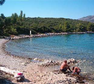 Etwas abgelegner Strand, hier waren wir schwimmen