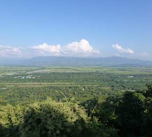 Im Hintergrund: Shan-Berge