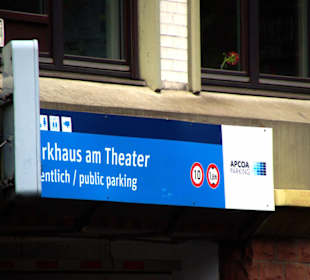 Das Parkhaus Einfahrt etwas schwierig