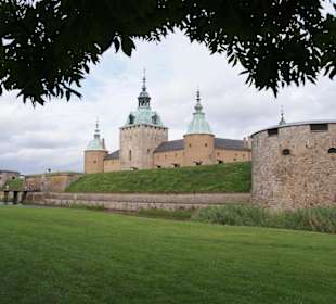 Das Schloss Kalmar von der Landseite aus.