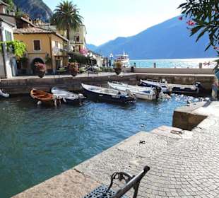 Impressionen aus dem alten Hafen von Limone