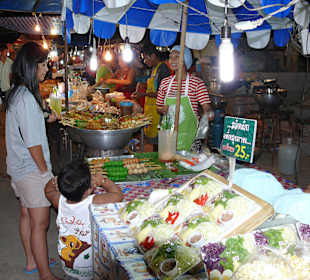 Markt am Wat Karon