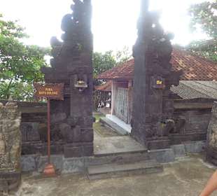 Eingang zum kleinen Tempel