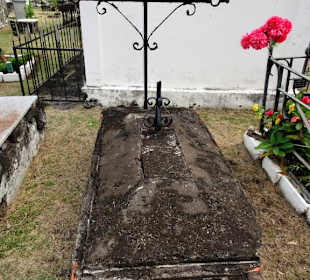 Rundgang über den alten Friedhof am Meer
