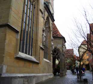 Zum Eingang am Marktplatz