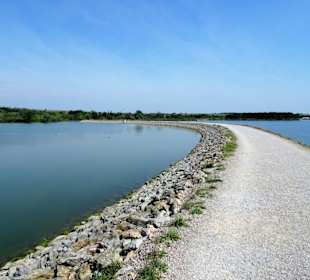Steindamm zwischen Hauptspeicher und Ökoreservat