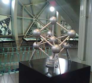 Inside Atomium 2