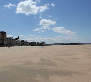 Strand soweit das Auge reicht.