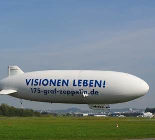 Zeppelin im Landeanflug