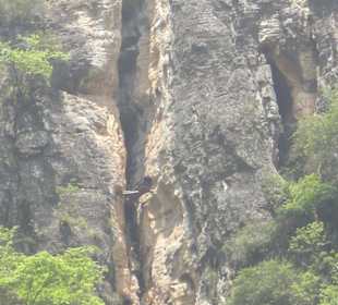 Höhlen mit den hängenden Särgen