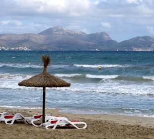 Blick vom Strand in Richtung Alcudia