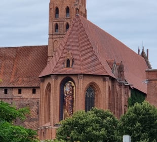 Turm-mit polnischer Flagge